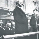 President Éamon de Valera unveils a plaque at the home of Major John MacBride, Westport 1966